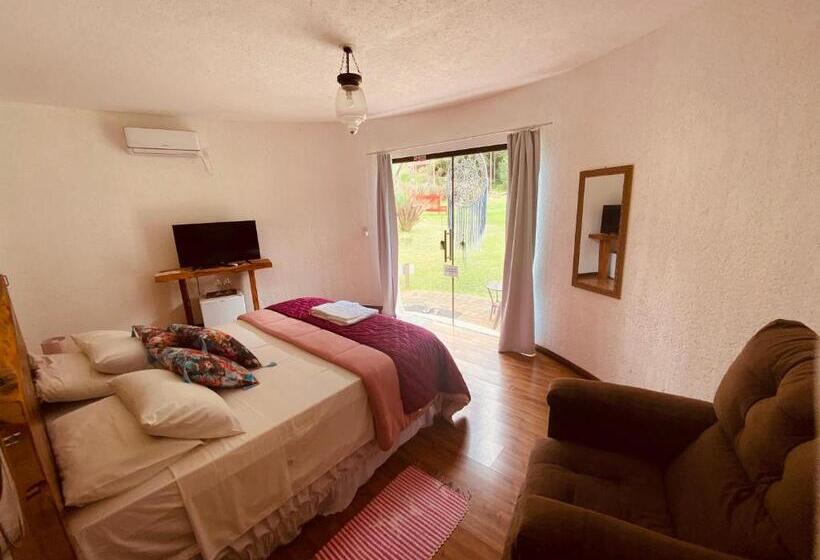 کلبه ییلاقی, Pousada Jardim Do Buda   Café E Piscina