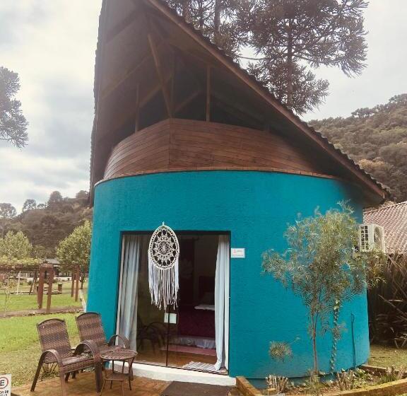 کلبه ییلاقی, Pousada Jardim Do Buda   Café E Piscina