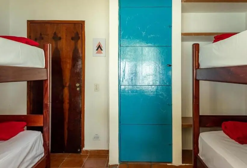 ルームシェアのワンベッド, Flow Hostel Juquehy