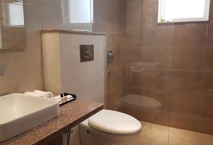 Quarto Deluxe, Sumaditya