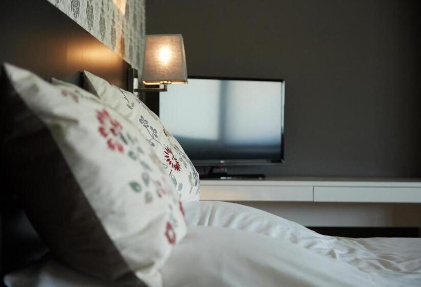 דירת חדר, Focus Boutique