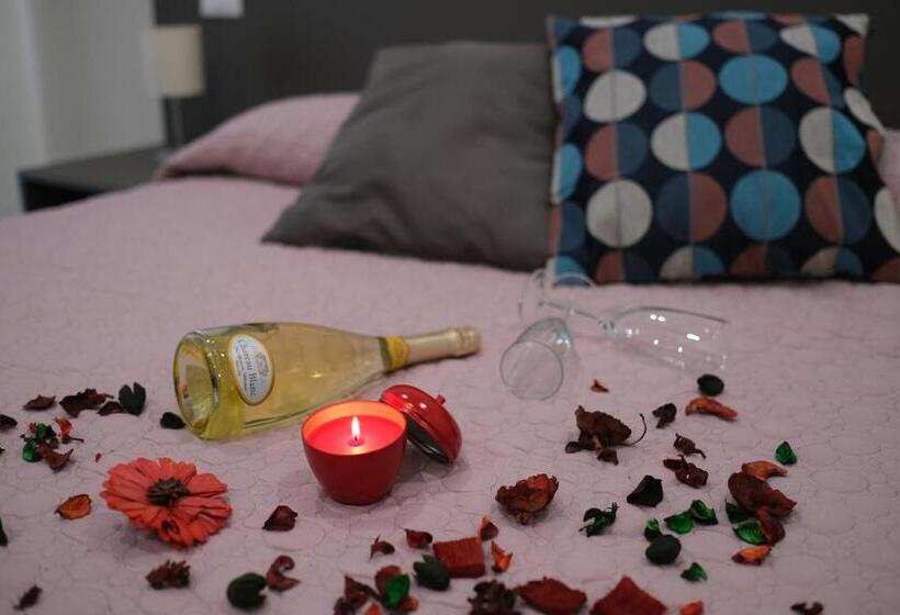 Люкс, Hoa Suites