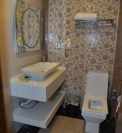 اتاق لوکس با تخت بزرگ, Prizh