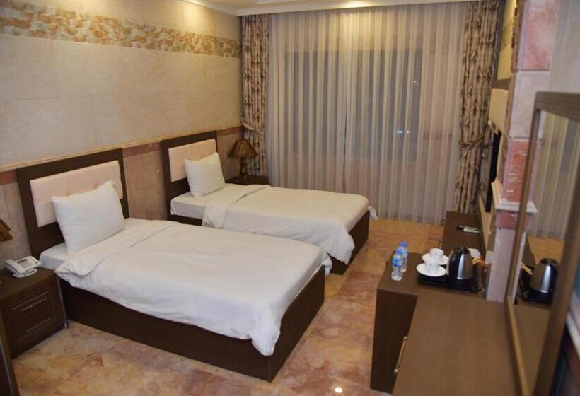 اتاق لوکس با تخت بزرگ, Prizh