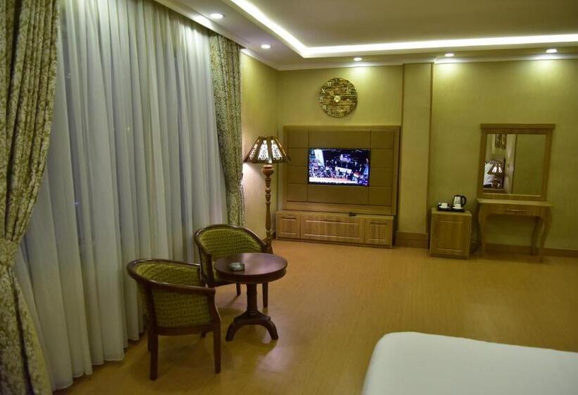 اتاق لوکس با تخت بزرگ, Prizh