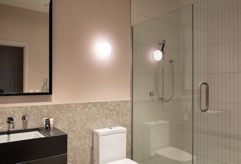 شقة غرفتين, The Chamberson