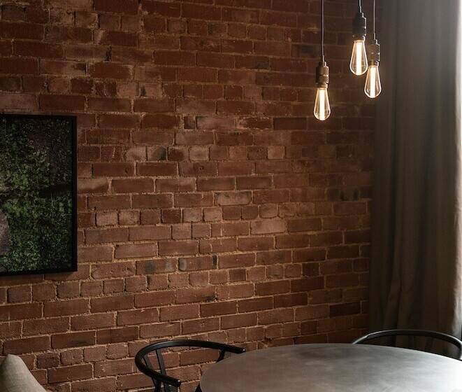 شقة غرفتين, The Chamberson