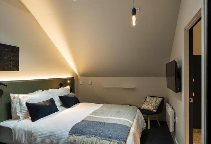 إستوديو ديلوكس, The Chamberson