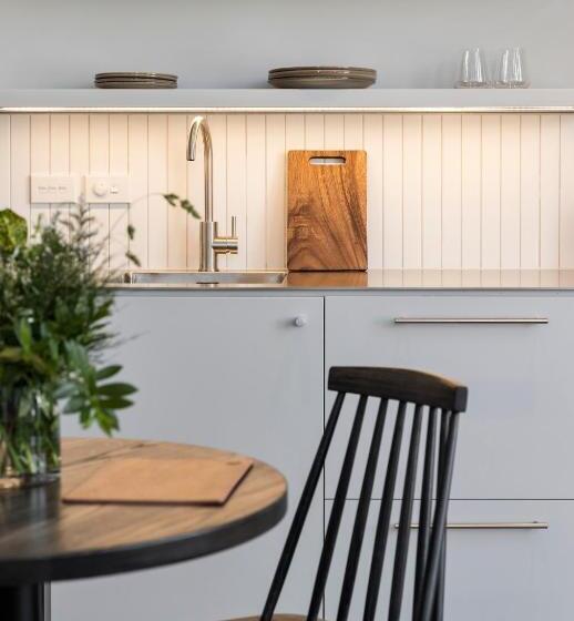 جناح, The Chamberson