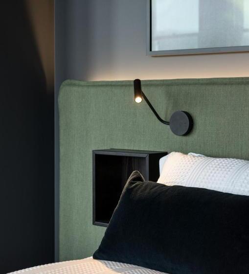 جناح, The Chamberson