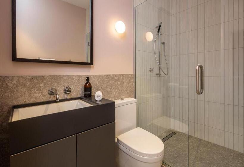 شقة غرفتين, The Chamberson