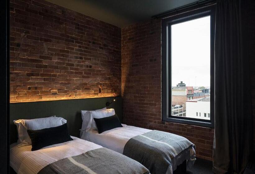 شقة غرفتين, The Chamberson