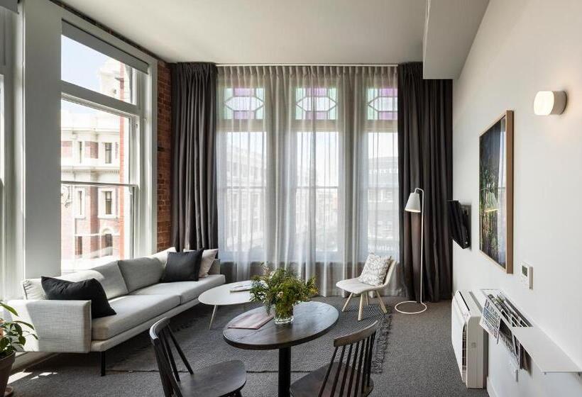 غرفة سوبيريور سرير كينج, The Chamberson