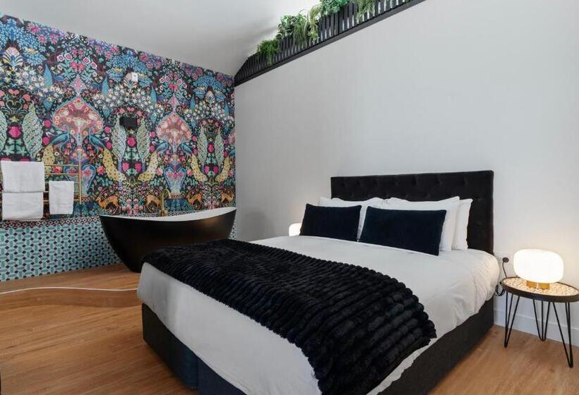 شقة دور أخير غرفة نوم واحدة, The Chamberson