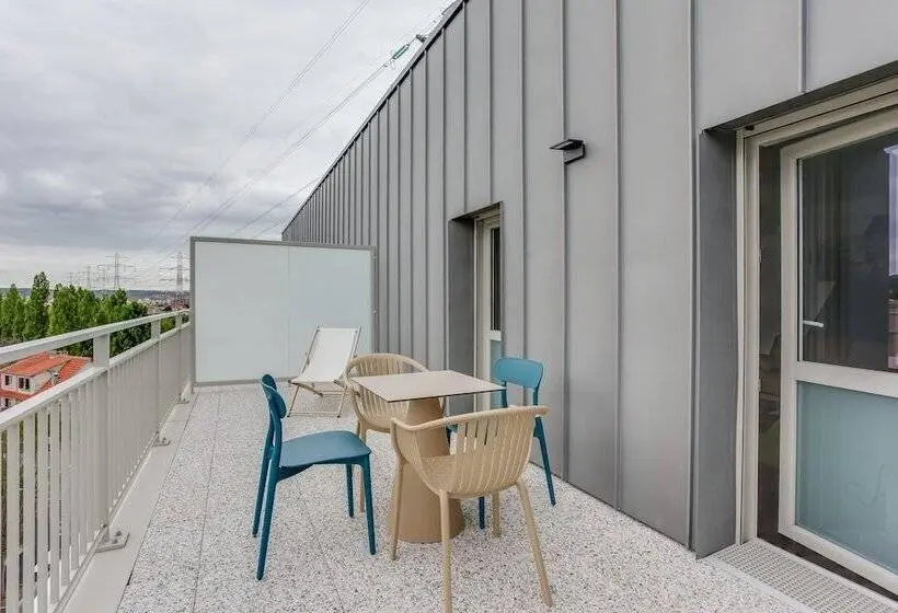 Comfort studio with terrace, All Suites Appart Hôtel Massy Palaiseau
