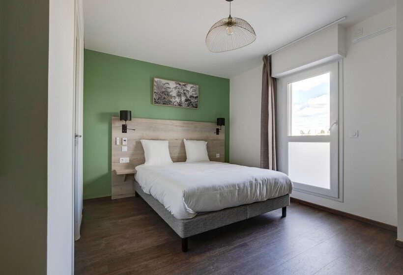 Superior studio with terrace, All Suites Appart Hôtel Massy Palaiseau