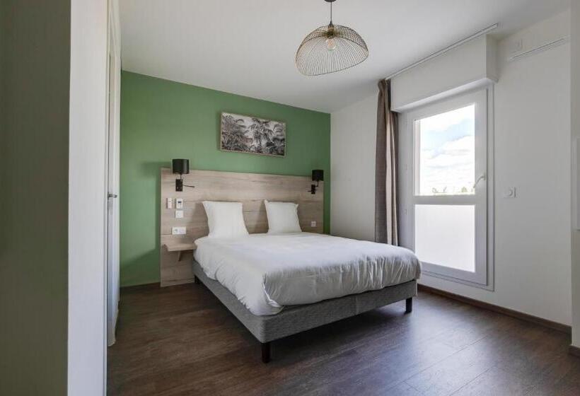 Superior studio with terrace, All Suites Appart Hôtel Massy Palaiseau