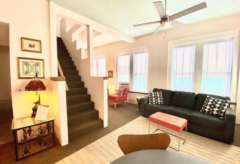 شقة غرفة واحدة, Bisbee Brownstone Suites