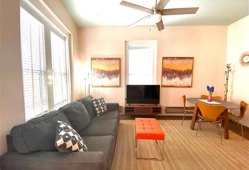 شقة غرفة واحدة, Bisbee Brownstone Suites