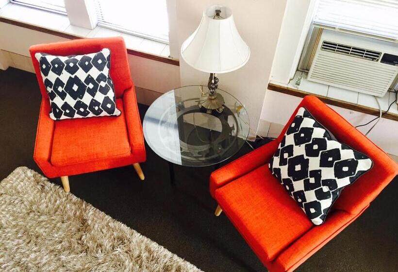 شقة غرفة واحدة, Bisbee Brownstone Suites