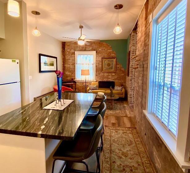 شقة سوبريور غرفة واحدة, Bisbee Brownstone Suites