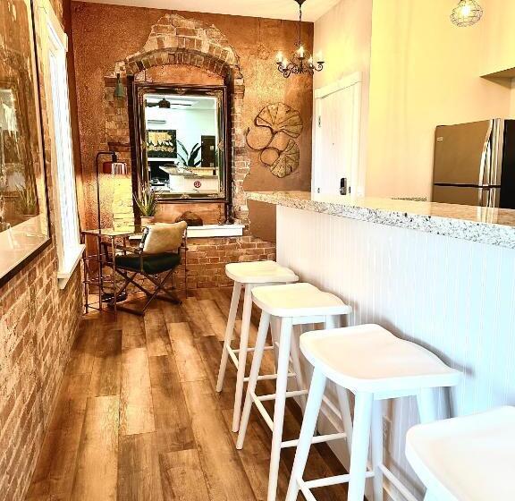 Президентский Люкс, Bisbee Brownstone Suites