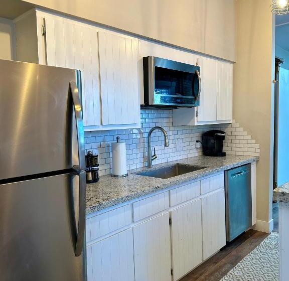 جناح إدارى, Bisbee Brownstone Suites