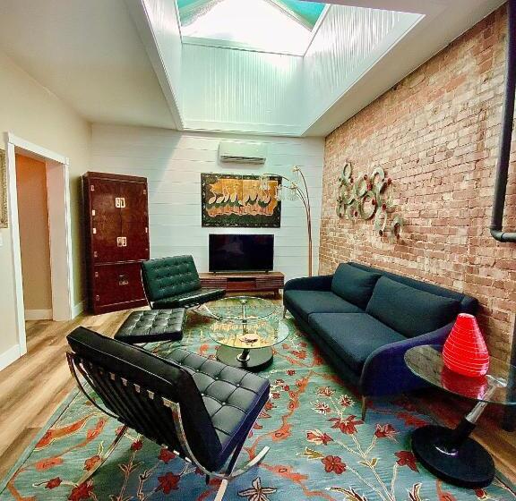 جناح إدارى, Bisbee Brownstone Suites