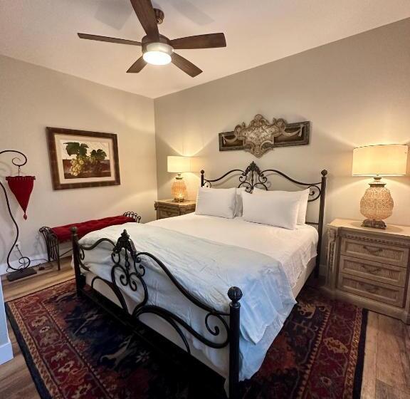 جناح إدارى, Bisbee Brownstone Suites