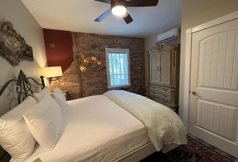 Президентский Люкс, Bisbee Brownstone Suites