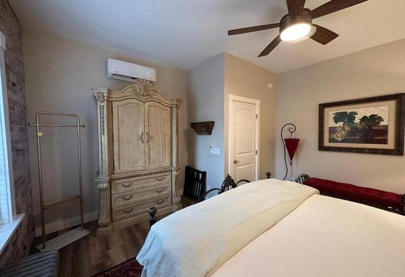 جناح إدارى, Bisbee Brownstone Suites