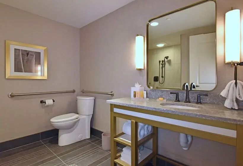 Deluxe-huone, Bally S Twin River Lincoln Casino &