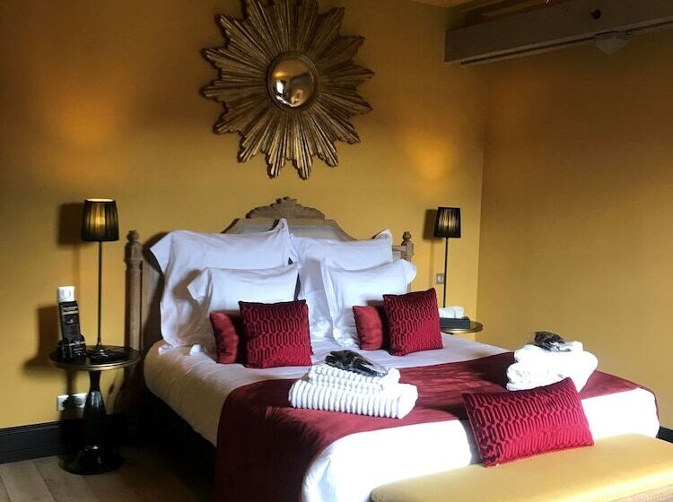 جناح جونيور, Le Prieure De Boulogne