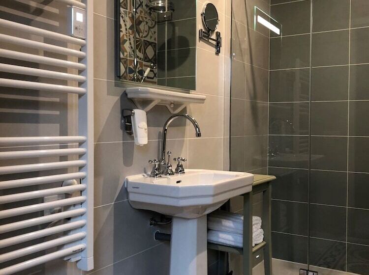 جناح إدارى, Le Prieure De Boulogne