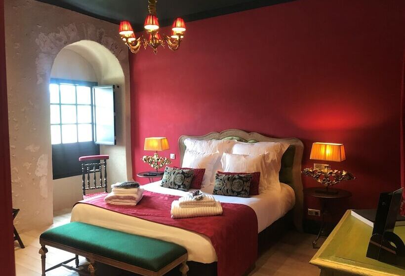 جناح إدارى, Le Prieure De Boulogne