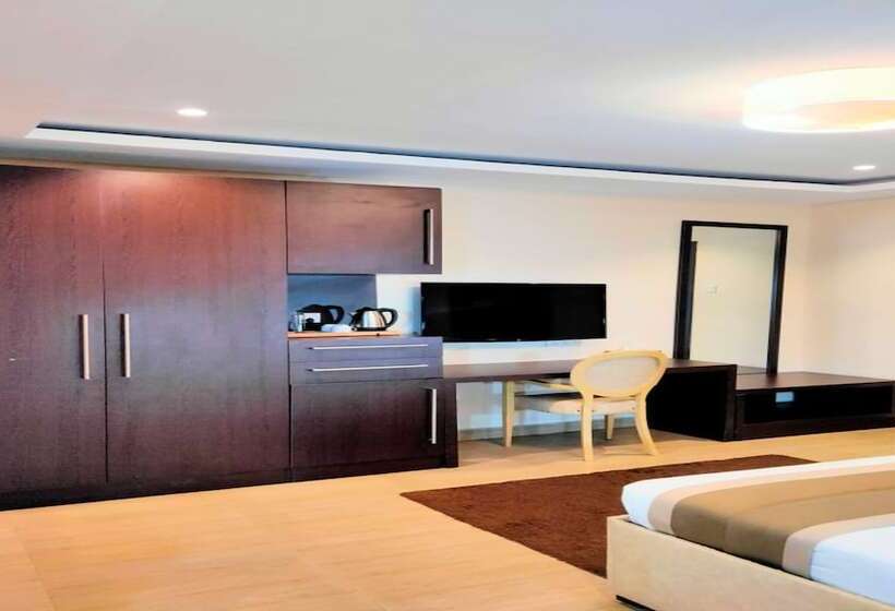 اتاق لوکس, The Cabin