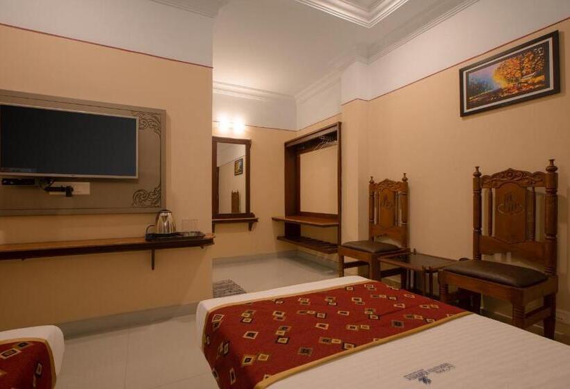 غرفة ديلوكس, Vashanth Krishna