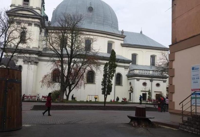 اتاق استاندارد با بالکن, Central Studio