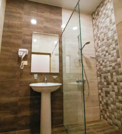 اتاق استاندارد سه نفره, Lider Complex