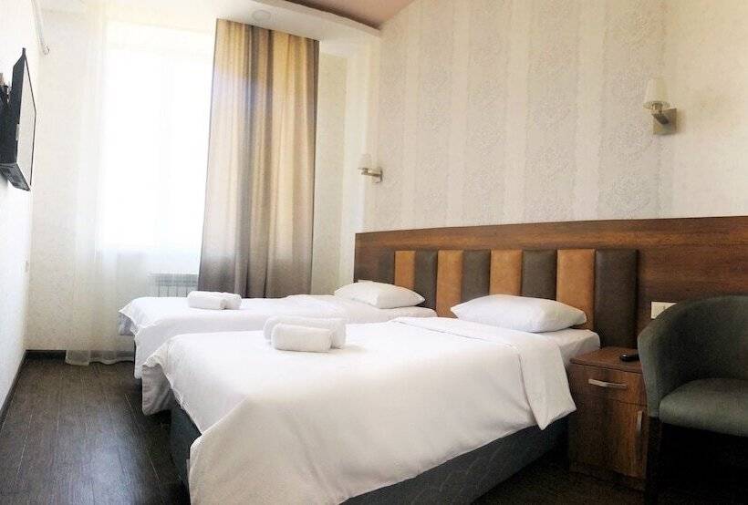 חדר משפחתי, Lider Complex