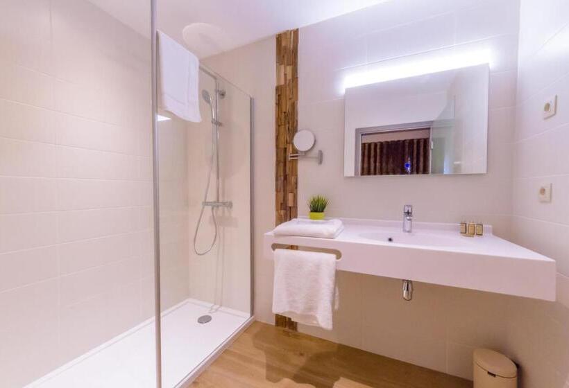 스탠다드 룸 킹사이즈 침대, Manava