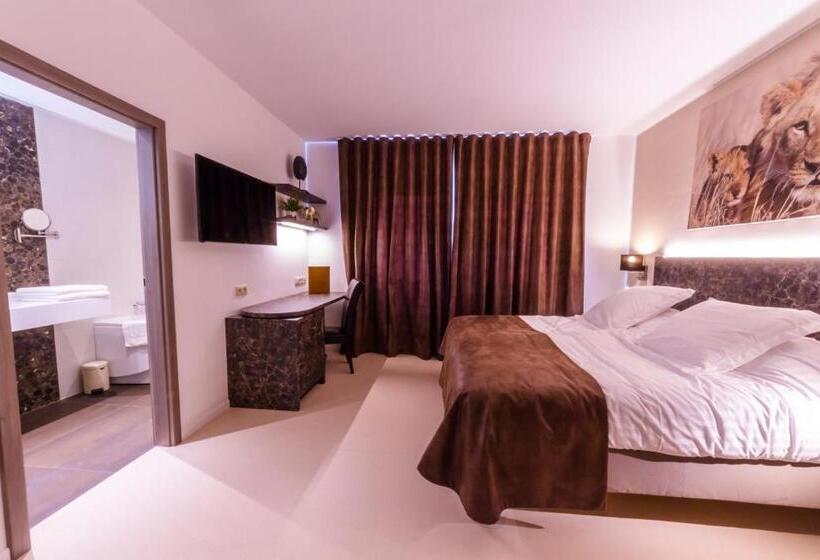 수피리어 룸, Manava