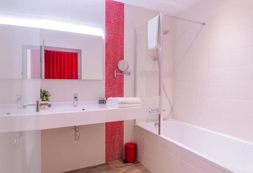 수피리어 룸, Manava