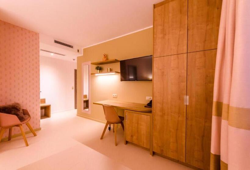 수피리어 룸, Manava