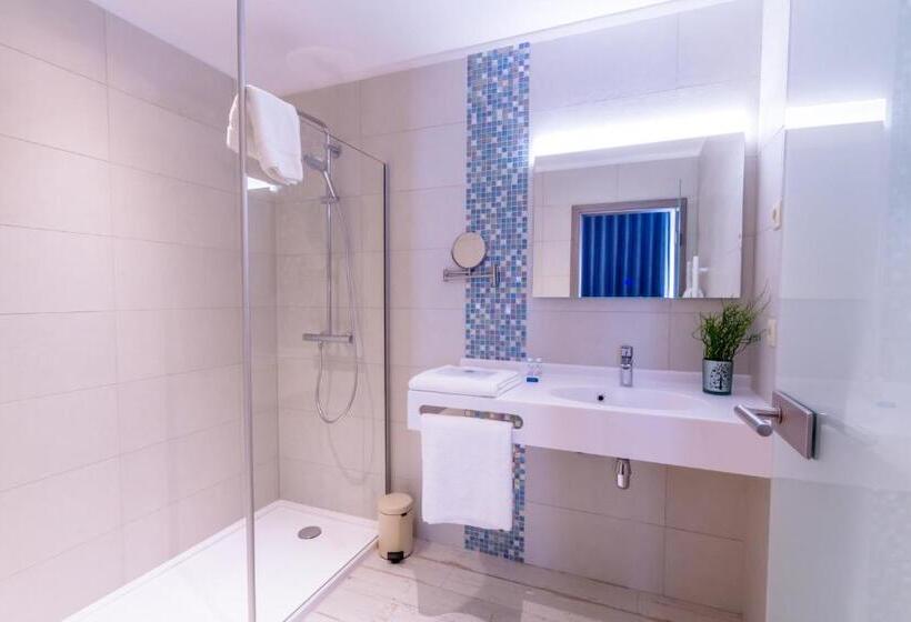 스탠다드 룸, Manava