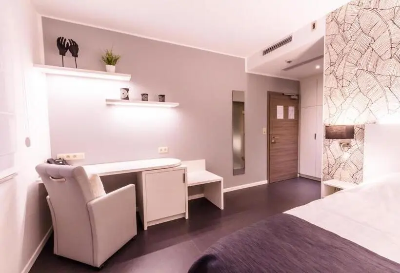 Standard Yhden Hengen Huone, Manava