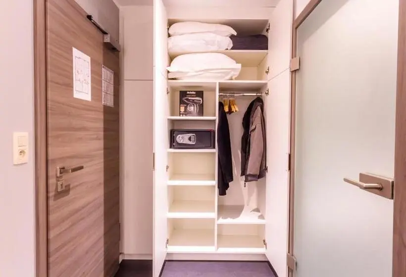 Standard Yhden Hengen Huone, Manava