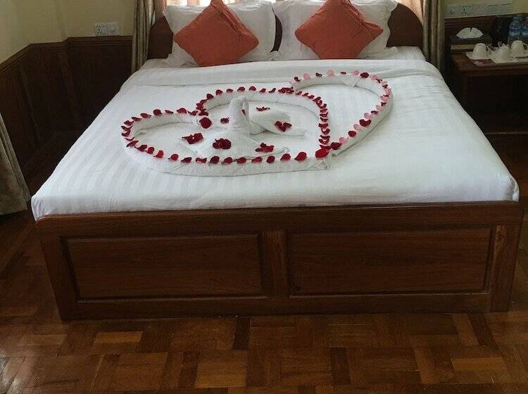 اتاق سوپریور, Mother S Home