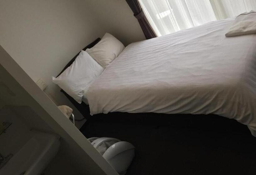 اتاق استاندارد یک نفره, Omura Station