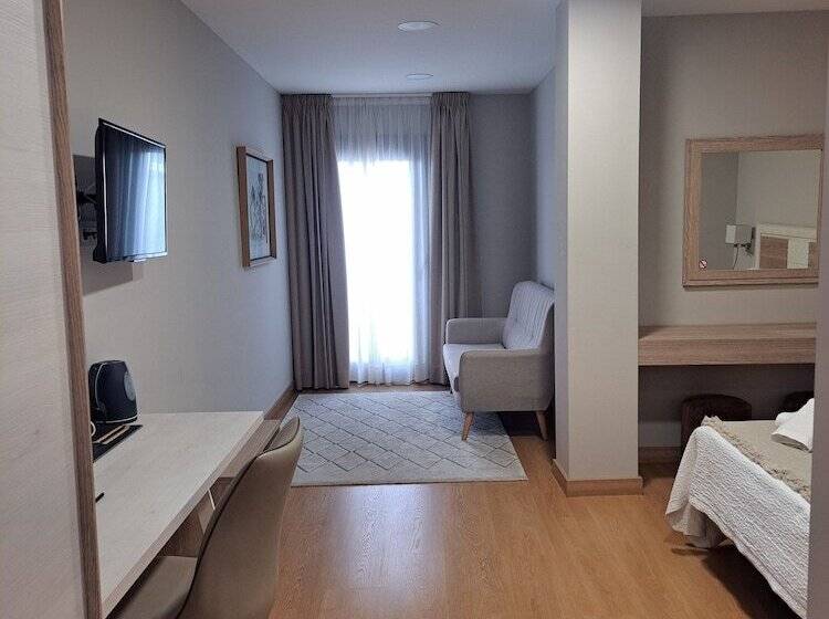 高级大房间, Roquiño